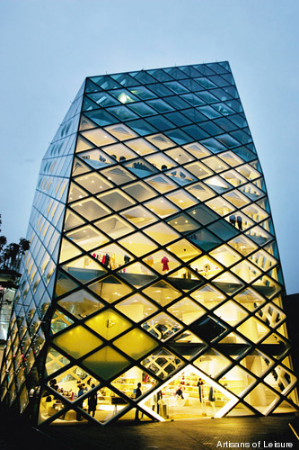 120-Prada building Tokyo_edited-1.jpg